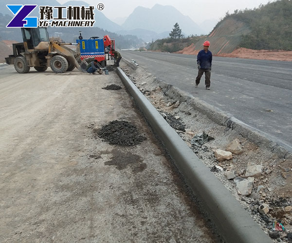 Concrete barrier machine for bridges