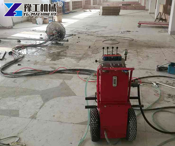 Concrete cutting hydraulic wall saw