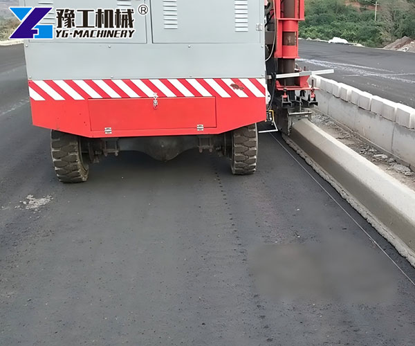 Curb construction machine for municipalities