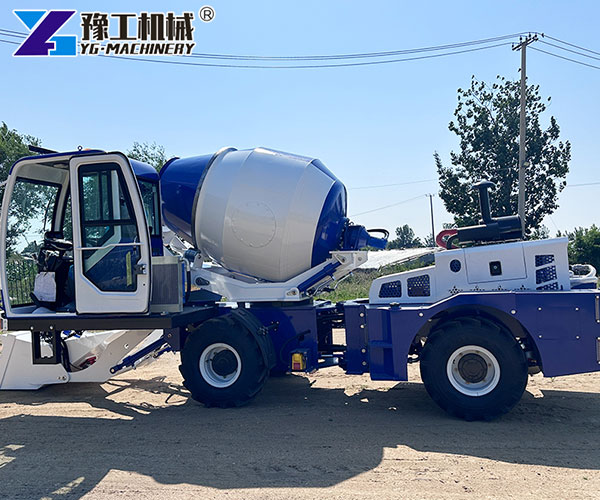 Four wheel drive Self-loading mixer truck