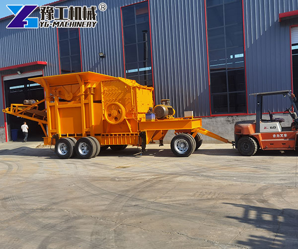 High-capacity mobile stone crusher
