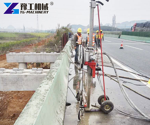 Hydraulic wire saw for bridge demolition