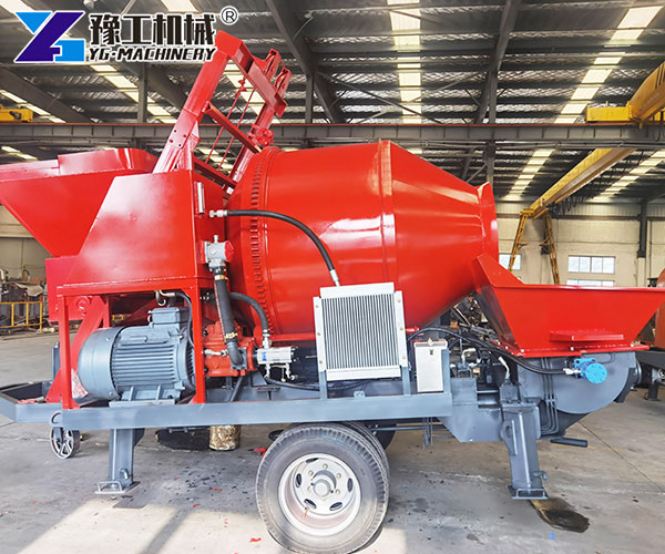 Mobile concrete mixer with pump
