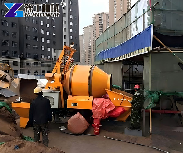 Mobile concrete pump mixer at the jobsite