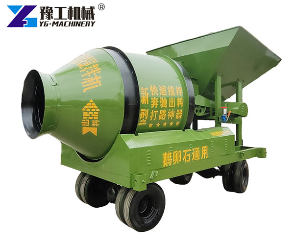 Mobile off-grid diesel concrete mixer