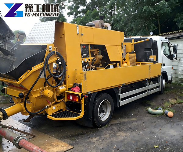 Truck-mounted concrete line pump hopper