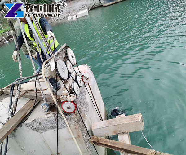 Underwater concrete cutting wire saw