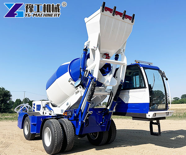 3.5 m³ Self-Loading Cement Mixer Working